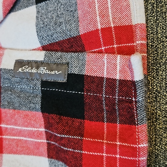 Eddie Bauer Men's Flannel Button Down Shirt Size M Relaxed Fit Plaid Red… - Picture 12 of 12